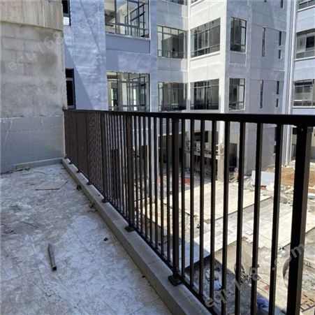 铁艺围墙栏杆 润程金属 阳台护窗栏杆 厂房外墙护栏来图定制 包安装